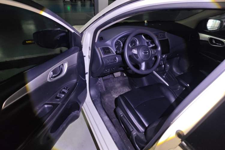 Used Nissan Sylphy 2021 Classic 1.6XE CVT Comfort Edition Interior 3