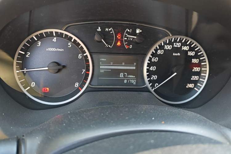 Used Nissan Sylphy 2021 Classic 1.6XL Manual Luxury Edition Odometer Close Up