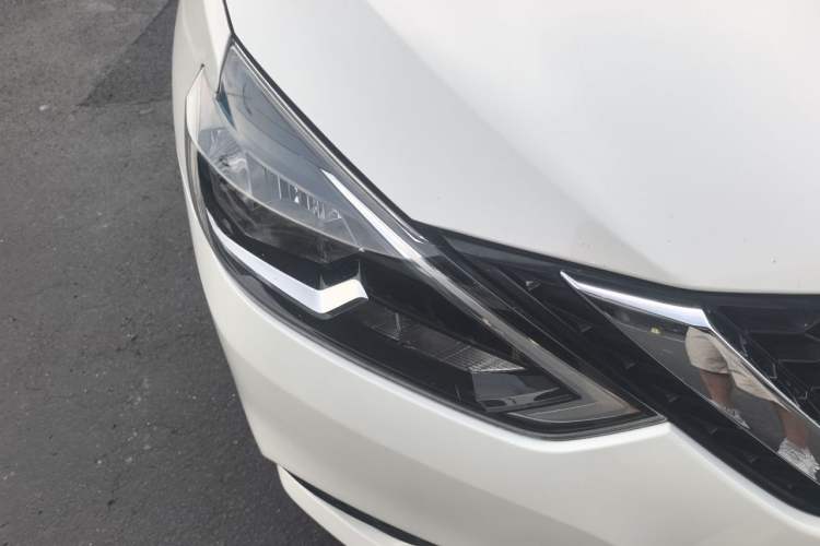 Used Nissan Sylphy 2021 Classic 1.6XE Manual Comfort Edition Right Front Headlight