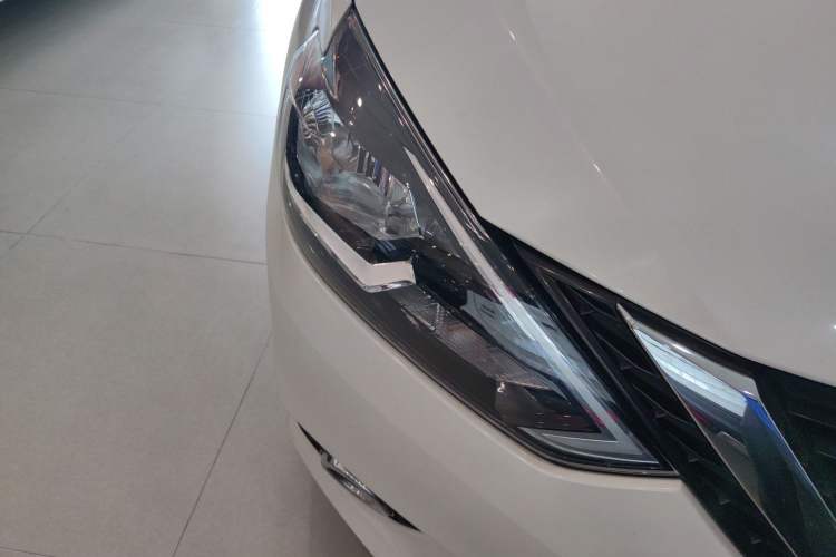 Used Nissan Sylphy 2021 Classic 1.6XE CVT Exclusive Edition Right Front Headlight