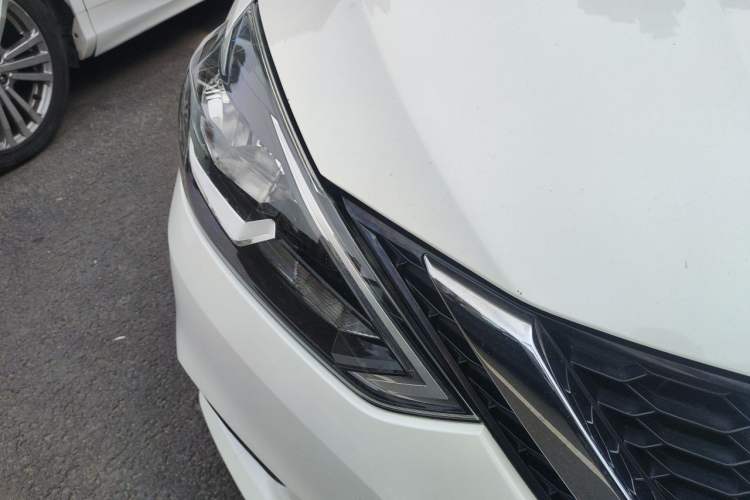 Used Nissan Sylphy 2021 Classic 1.6XE Manual Comfort Edition Right Front Headlight