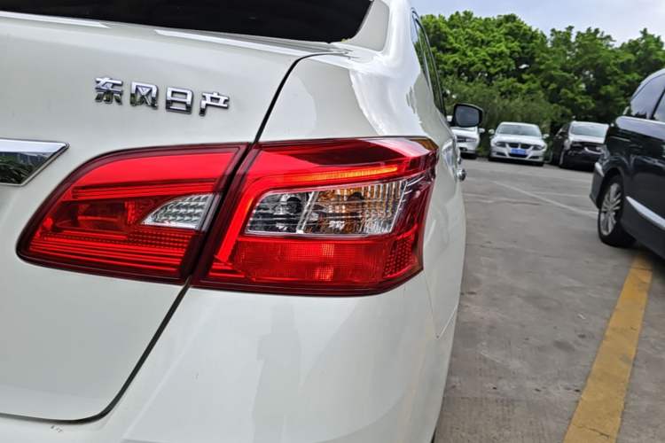 Used Nissan Sylphy 2021 Classic 1.6XL CVT Luxury Edition Right Rear Taillight