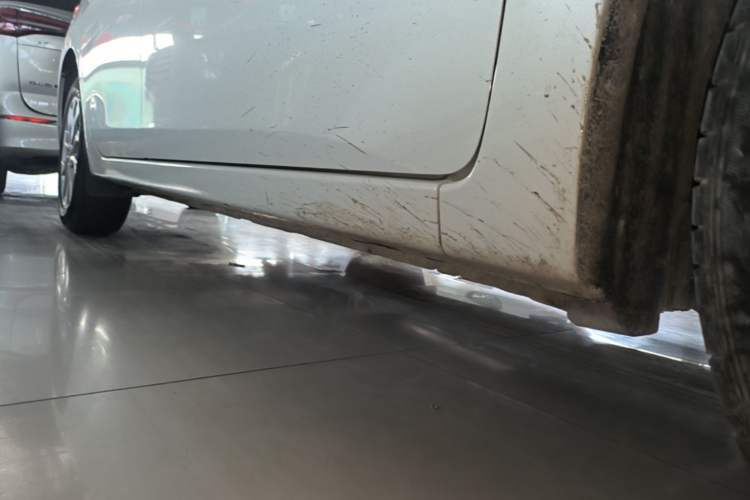 Used Nissan Sylphy 2021 Classic 1.6XL CVT Luxury Edition Right Side Sill