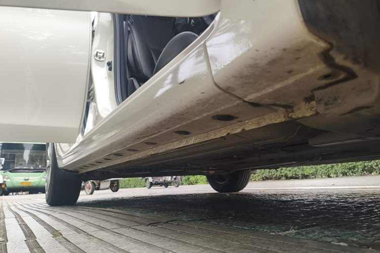 Used Nissan Sylphy 2021 Classic 1.6XE CVT Exclusive Edition Right Side Sill