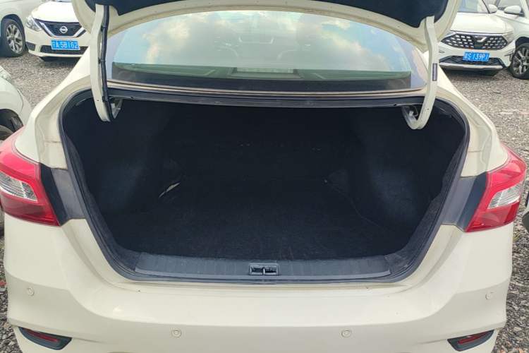 Used Nissan Sylphy 2021 Classic 1.6XE CVT Comfort Edition Trunk