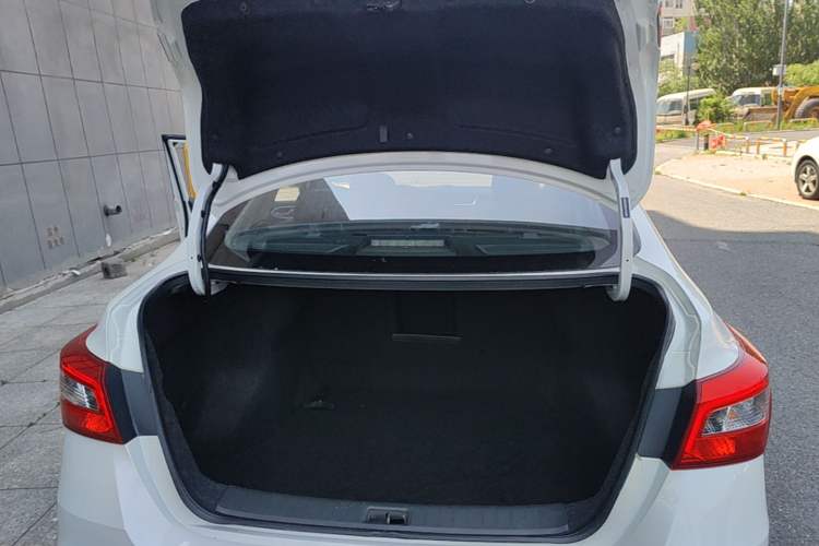 Used Nissan Sylphy 2021 Classic 1.6XL CVT Luxury Edition Trunk