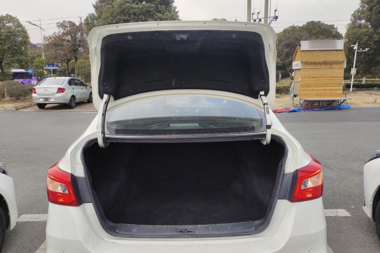 Used Nissan Sylphy 2021 Classic 1.6XE CVT Exclusive Edition Trunk