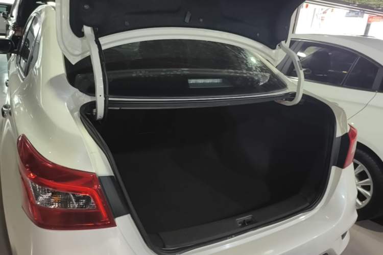 Used Nissan Sylphy 2021 Classic 1.6XL CVT Luxury Edition Trunk