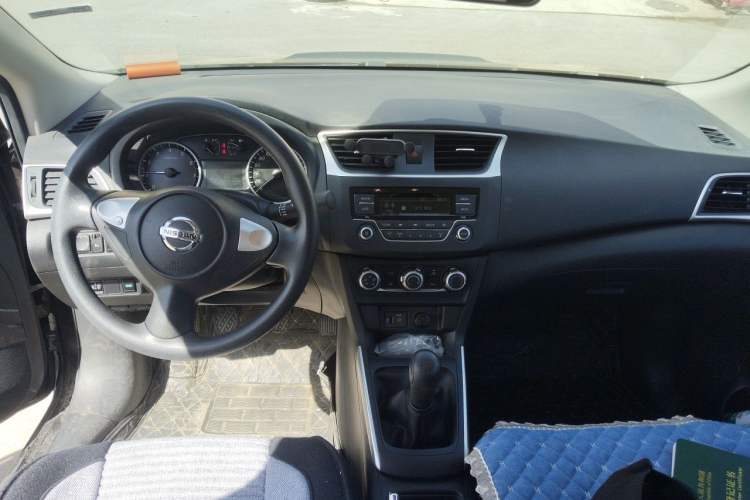 Used Nissan Sylphy 2022 Classic 1.6XE Manual Comfort Edition Audio And AC Panel