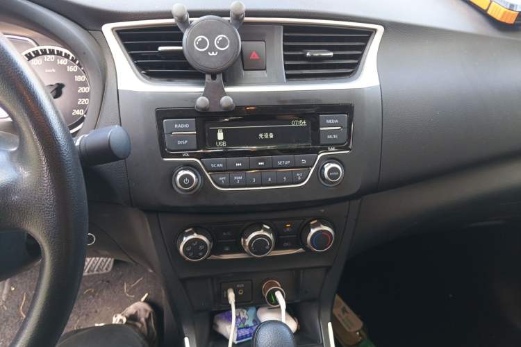 Used Nissan Sylphy 2022 Classic 1.6XE CVT Comfort Edition Audio And AC Panel