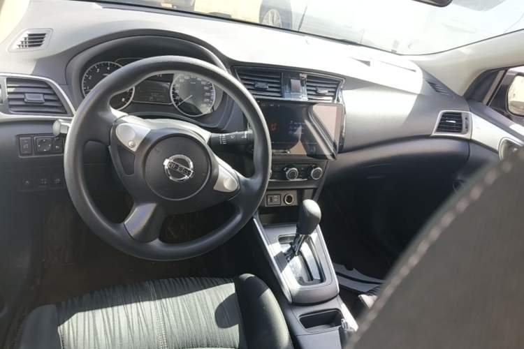 Used Nissan Sylphy 2022 Classic 1.6XE CVT Comfort Edition Center Console