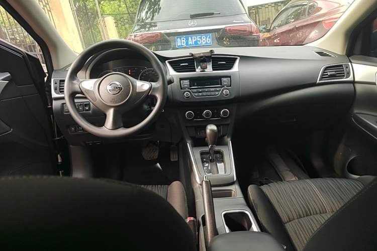 Used Nissan Sylphy 2022 Classic 1.6XE CVT Comfort Edition Center Console