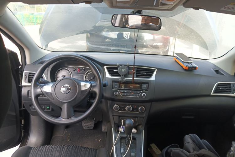 Used Nissan Sylphy 2022 Classic 1.6XE CVT Comfort Edition Center Console