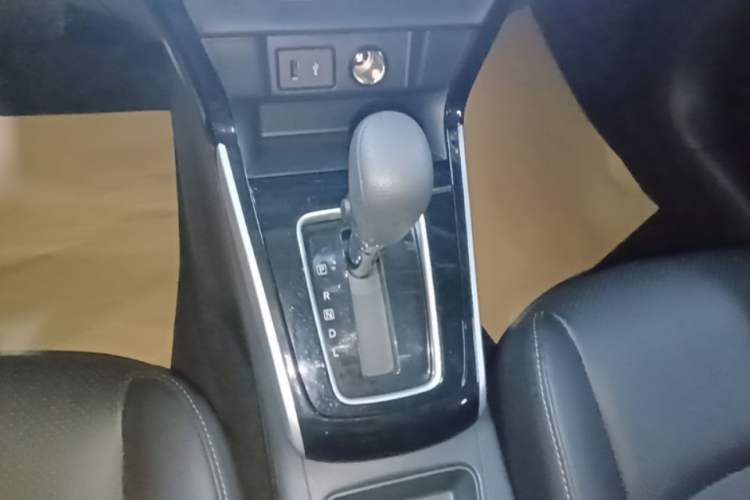Used Nissan Sylphy 2022 Revised Version Classic 1.6XL CVT Luxury Edition Gear Lever