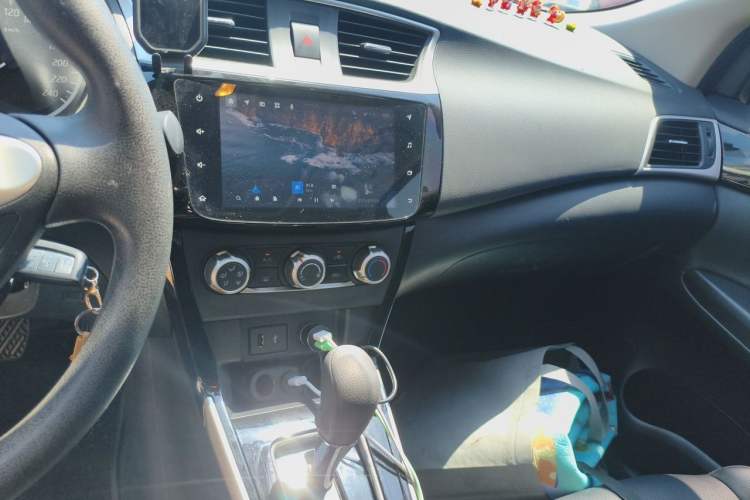 Used Nissan Sylphy 2022 Classic 1.6XL CVT Luxury Edition Audio And AC Panel