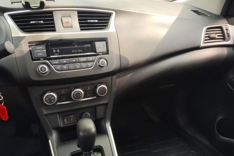 Used Nissan Sylphy 2022 Classic 1.6XE CVT Comfort Edition Center Console
