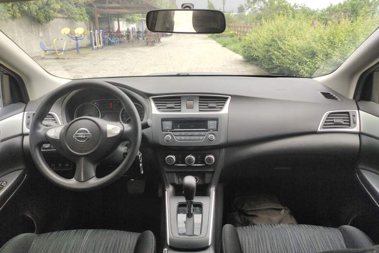Used Nissan Sylphy 2022 Classic 1.6XE CVT Comfort Edition Center Console