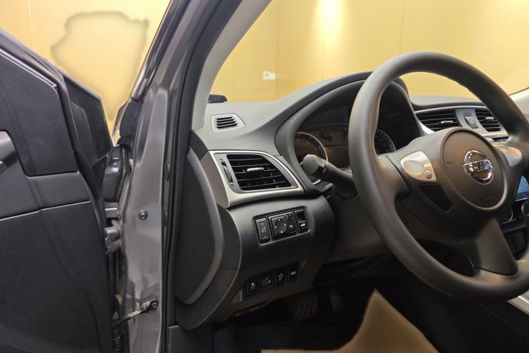 Used Nissan Sylphy 2022 Classic 1.6XE CVT Comfort Edition Interior 12