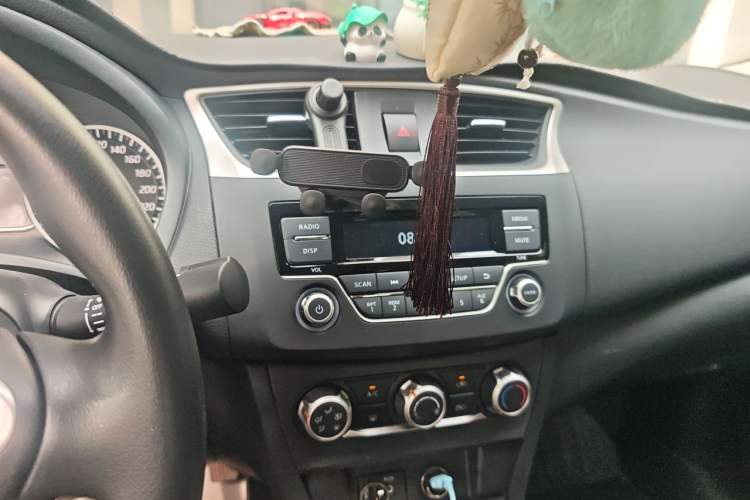 Used Nissan Sylphy 2022 Classic 1.6XE CVT Comfort Edition Audio And AC Panel