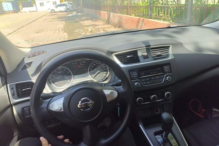 Used Nissan Sylphy 2022 Classic 1.6XE CVT Comfort Edition Center Console