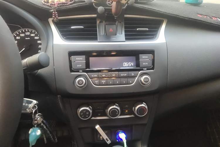 Used Nissan Sylphy 2022 Classic 1.6XE CVT Comfort Edition Audio And AC Panel