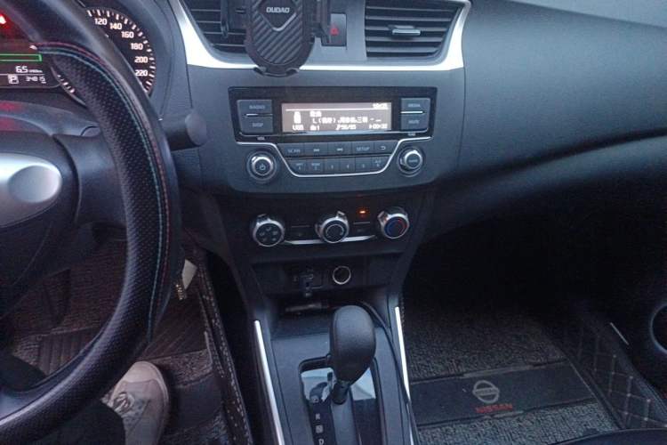 Used Nissan Sylphy 2022 Classic 1.6XE CVT Comfort Edition Audio And AC Panel