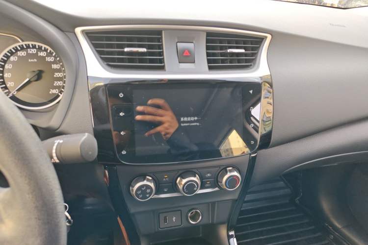 Used Nissan Sylphy 2022 Classic 1.6XL CVT Luxury Edition Audio And AC Panel