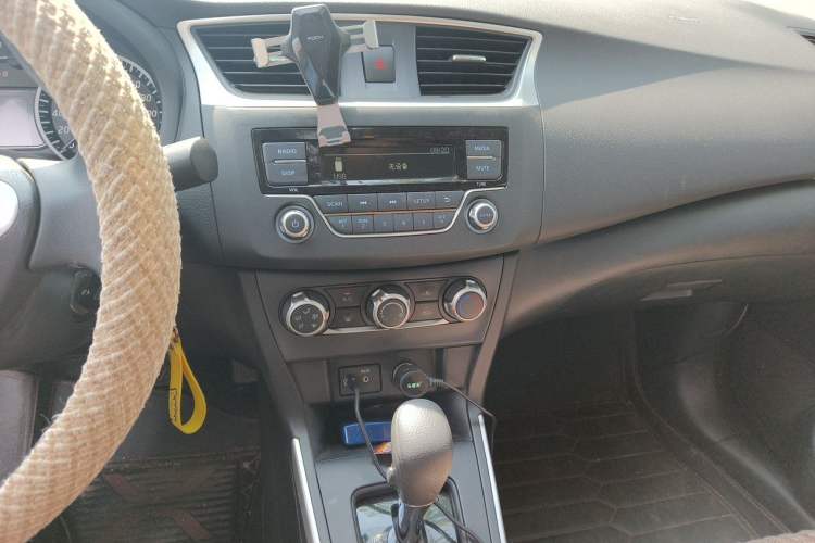 Used Nissan Sylphy 2022 Classic 1.6XE CVT Comfort Edition Audio And AC Panel