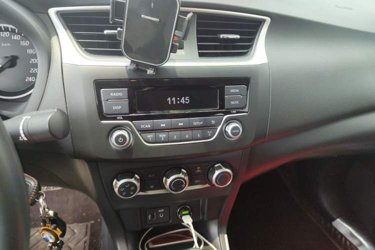 Used Nissan Sylphy 2022 Classic 1.6XE CVT Comfort Edition Audio And AC Panel