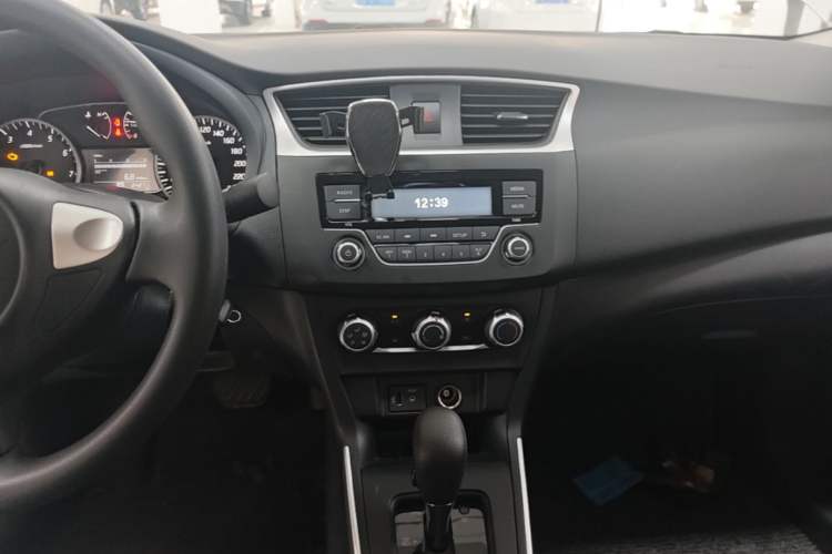 Used Nissan Sylphy 2022 Classic 1.6XE CVT Comfort Edition Audio And AC Panel