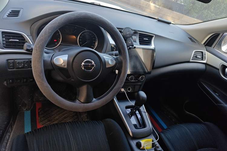 Used Nissan Sylphy 2022 Classic 1.6XE CVT Comfort Edition Center Console