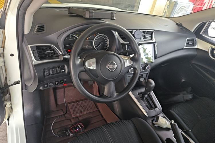 Used Nissan Sylphy 2022 Classic 1.6XE CVT Comfort Edition Center Console