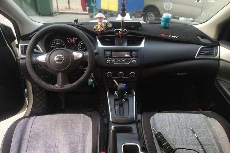 Used Nissan Sylphy 2022 Classic 1.6XE CVT Comfort Edition Center Console