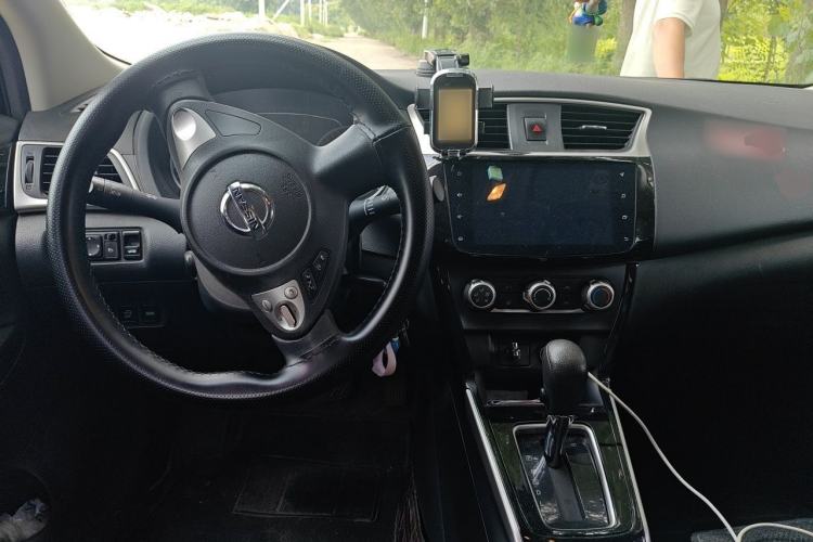 Used Nissan Sylphy 2022 Revised Version Classic 1.6XL CVT Luxury Edition Center Console