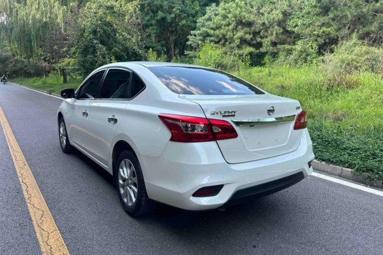 Used Nissan Sylphy 2022 Classic 1.6XL CVT Luxury Edition Exterior 2