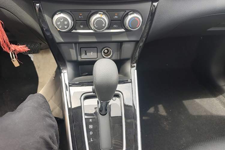Used Nissan Sylphy 2022 Classic 1.6XL CVT Luxury Edition Gear Lever