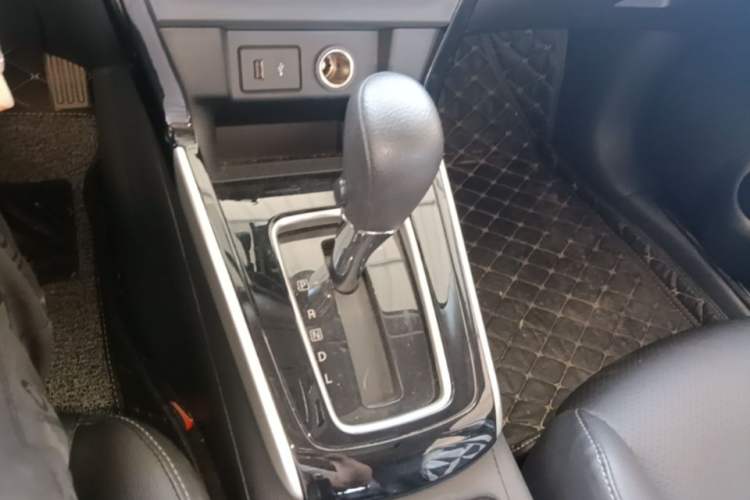 Used Nissan Sylphy 2022 Classic 1.6XL CVT Luxury Edition Gear Lever