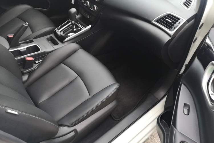 Used Nissan Sylphy 2022 Classic 1.6XL CVT Luxury Edition Right Front Seat