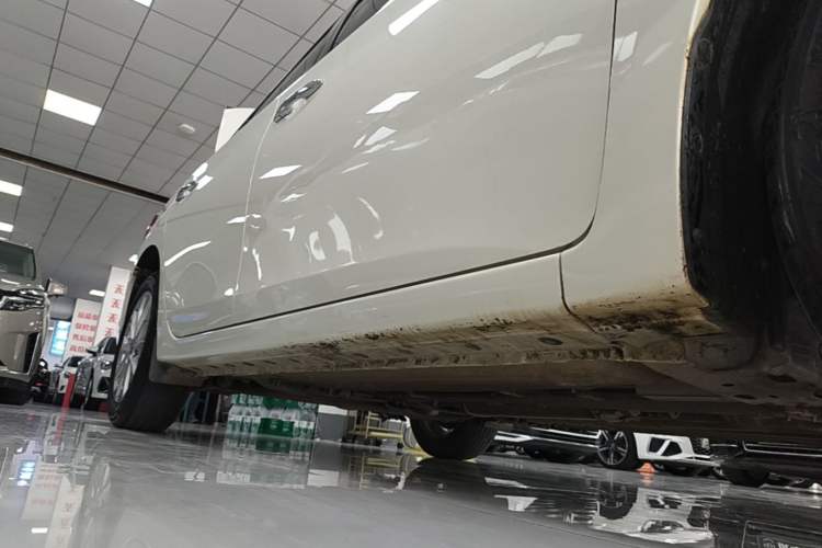 Used Nissan Sylphy 2022 Classic 1.6XL CVT Luxury Edition Right Side Sill