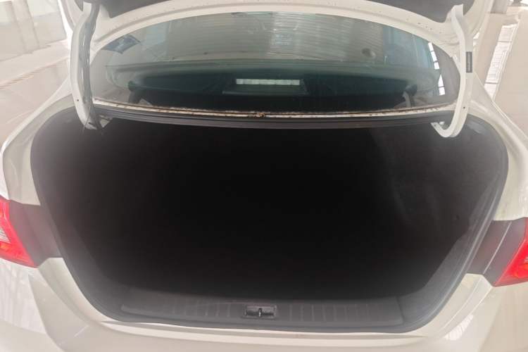 Used Nissan Sylphy 2022 Classic 1.6XE CVT Comfort Edition Trunk