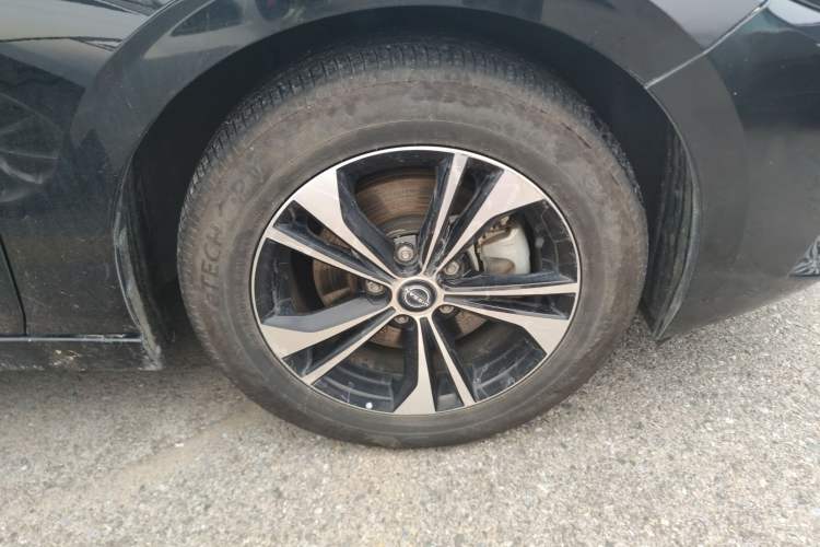 Used Nissan Sylphy 2023 Super Hybrid Electric Drive All-Electric Drive with Large Screen Version Right Front Wheel Hub