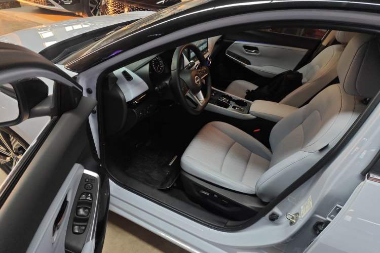 Used Nissan Sylphy 2023 Super Hybrid Electric Drive Ultra-Luxury Model Driver Seat