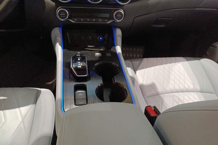 Used Nissan Sylphy 2023 Super Hybrid Electric Drive Ultra-Luxury Model Gear Lever