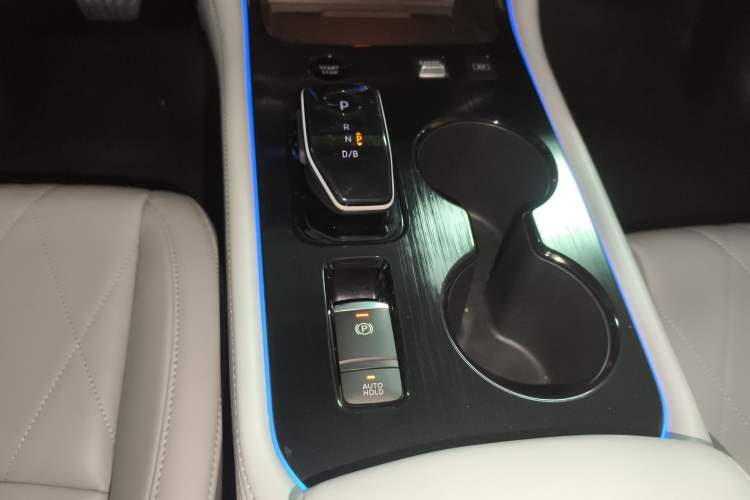 Used Nissan Sylphy 2023 Super Hybrid Electric Drive Ultra-Luxury Model Gear Lever