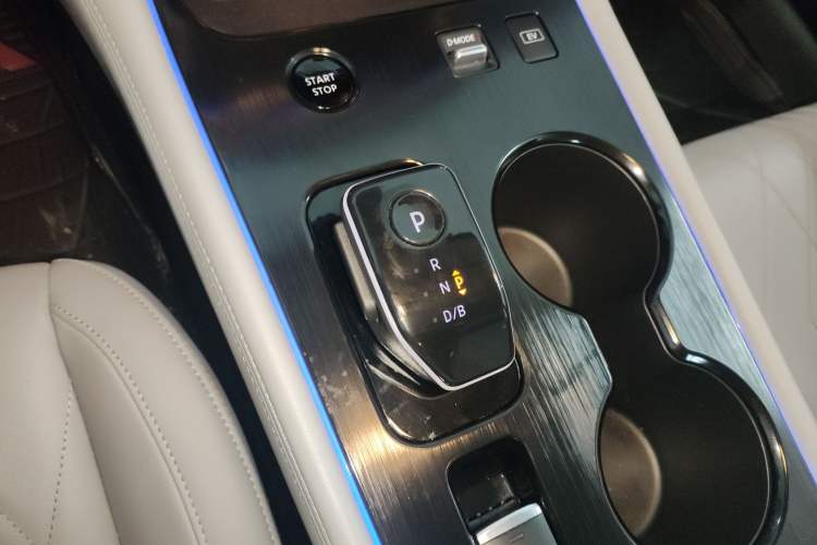 Used Nissan Sylphy 2023 Super Hybrid Electric Drive Ultra-Luxury Model Gear Lever