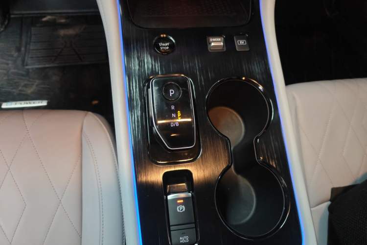 Used Nissan Sylphy 2023 Super Hybrid Electric Drive Ultra-Luxury Model Gear Lever