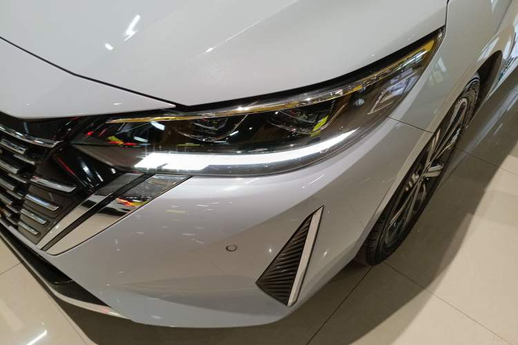 Used Nissan Sylphy 2023 Super Hybrid Electric Drive Ultra-Luxury Model Left Front Headlight