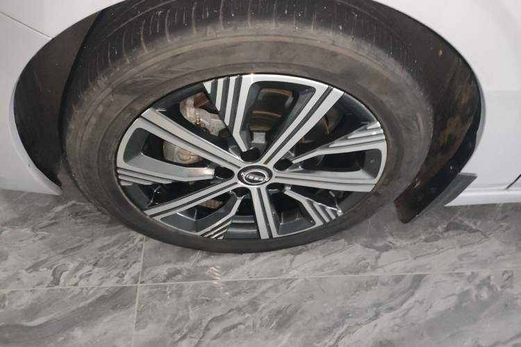 Used Nissan Sylphy 2023 Super Hybrid Electric Drive Ultra-Luxury Model Left Front Wheel Hub