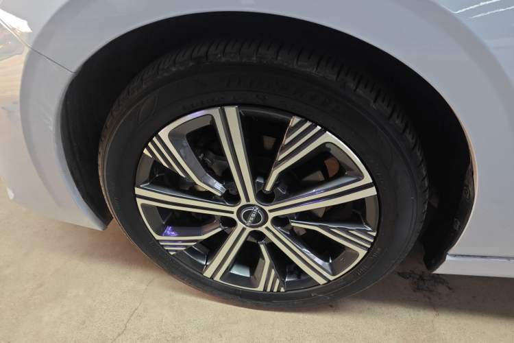 Used Nissan Sylphy 2023 Super Hybrid Electric Drive Ultra-Luxury Model Left Front Wheel Hub