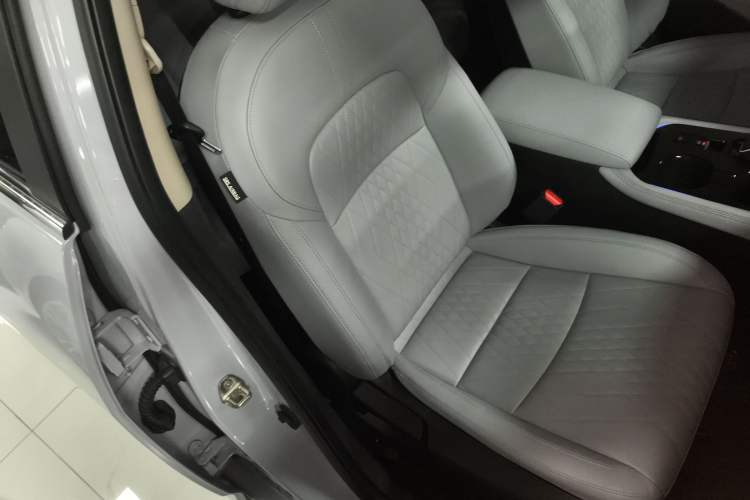 Used Nissan Sylphy 2023 Super Hybrid Electric Drive Ultra-Luxury Model Right Front Seat